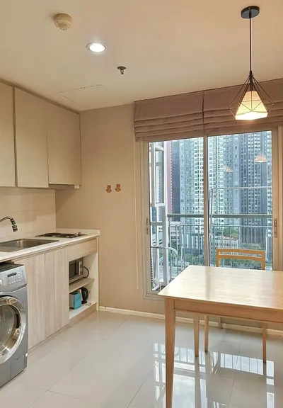 2-bed condo for rent near BTS Phra Khanong, photo 2 of 5