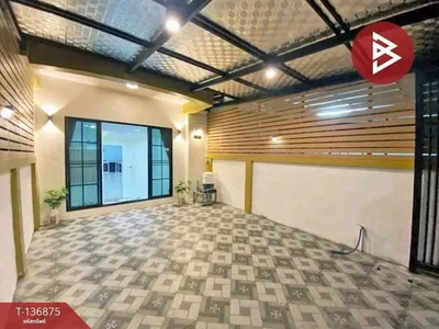 Maison de ville 2 chambres à vendre près de la station MRT Lak Song, photo 3 sur 5
