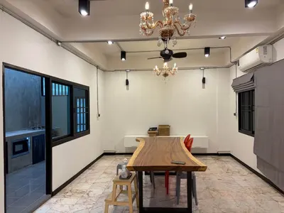 4-bed townhouse for rent near BTS Saint Louis, photo 1 of 5