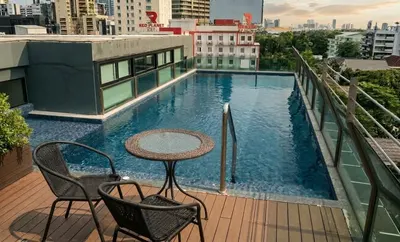 2-bed condo for rent near MRT Sukhumvit, photo 1 of 5