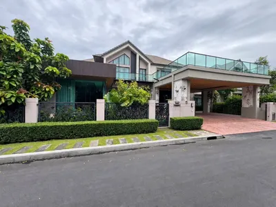 SRT 兰实站附近的5房独栋住宅出售，第1张，共5张
