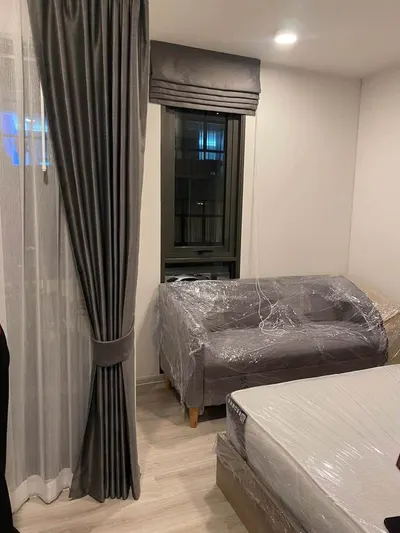 Studio condo for rent near MRT Huai Khwang, photo 4 of 5