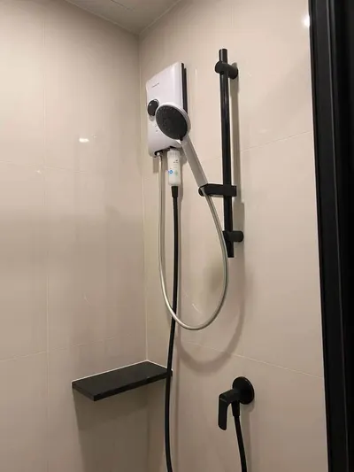 Studio condo for rent near MRT Huai Khwang, photo 5 of 5