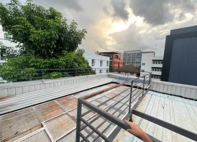 2-bed house for rent near MRT Huai Khwang, photo 3 of 5