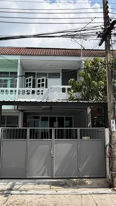 2-bed townhouse for rent in Bang Khun Thian, photo 1 of 5