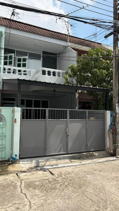 2-bed townhouse for rent in Bang Khun Thian, photo 2 of 5