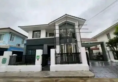 4-bed house for sale near MRT Bang Phlu, photo 1 of 4