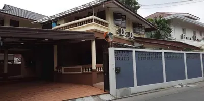 MRT 素铁讪站附近的4房独栋住宅出租，第1张，共5张