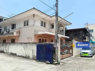 MRT 塔帕站附近的5房独栋住宅出售，第2张，共5张