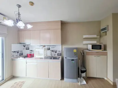 Maison de ville 2 chambres à louer près de la station BTS Bang Na, photo 2 sur 5