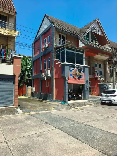 Maison 7 chambres à louer près de la station MRT Lat Phrao 83, photo 1 sur 5