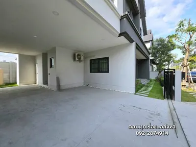 4-bed house for rent at Centro Bangna phase 2, photo 2 of 5