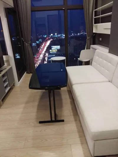 Chewathai Residence Asokeの1ベッドルームコンドミニアム（賃貸）、写真2/4