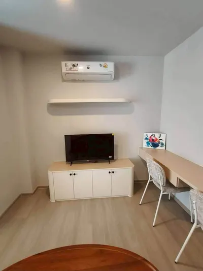 1-bed condo for rent at Aspire Onnut Station, photo 2 of 5