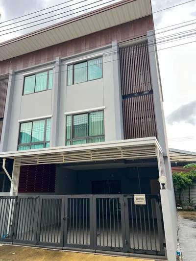 MRT 叻抛71站附近的4房独栋住宅出租，第3张，共5张