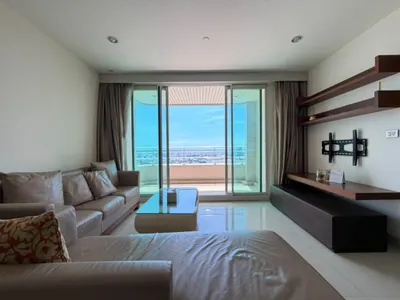 2-bed condo for rent near BTS Khlong San, photo 2 of 5