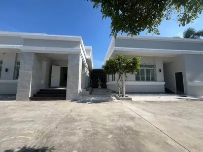 Maison 7 chambres à louer près de la station BTS Bang Na, photo 1 sur 5