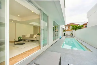 ให้เช่าบ้าน 4 ห้องนอน Courtyard Villa รูปที่ 2 จาก 7