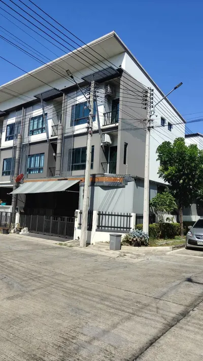 3-bed house for sale near BTS Khu Khot, photo 3 of 5