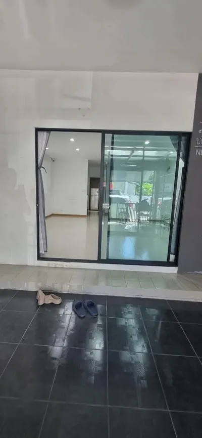 3-bed house for sale near BTS Khu Khot, photo 2 of 5