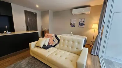 2-bed condo for rent near BTS Asok, photo 1 of 5
