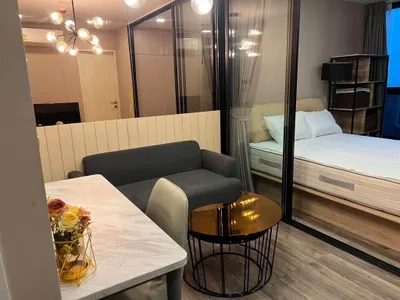 2-bed condo for rent near MRT Huai Khwang, photo 3 of 5