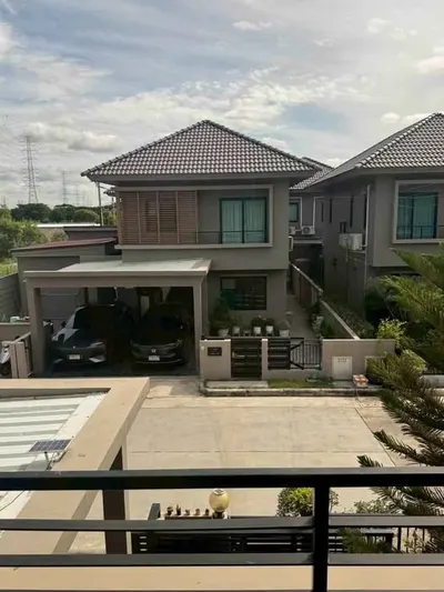 Maison 3 chambres à louer près de la station BTS Bang Na, photo 1 sur 5