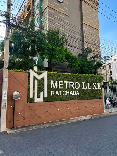 2-bed condo for rent near MRT Huai Khwang, photo 1 of 5
