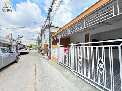 2-bed townhouse for sale near BTS Pu Chao, photo 2 of 5