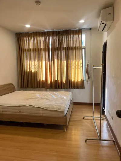 Appartement à louer près de la station MRT Ratchadaphisek, photo 1 sur 7