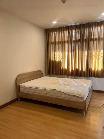 Appartement à louer près de la station MRT Ratchadaphisek, photo 2 sur 7