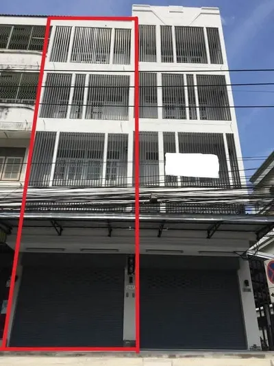3-bed townhouse for rent near MRT Si Nut, photo 1 of 5
