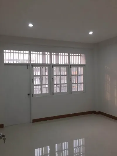 3-bed townhouse for rent near MRT Si Nut, photo 4 of 5