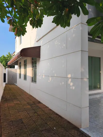 3-bed house for rent near MRT Huai Khwang, photo 3 of 5