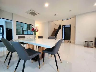 4-bed house for rent near MRT Si Kritha, photo 3 of 5