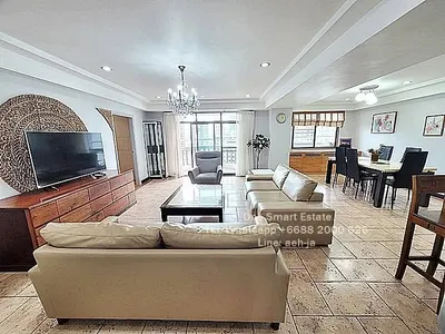 Condo 3 chambres à louer près de la station BTS Phrom Phong, photo 1 sur 5