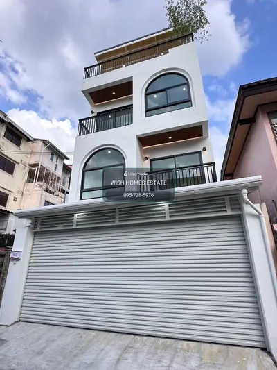 MRT 辉煌站附近的4房独栋住宅出售，第1张，共5张