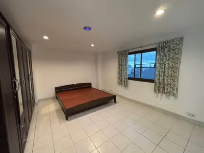 1-bed condo for sale near MRT Bang Phlat, photo 1 of 5