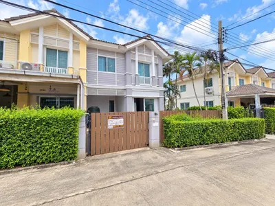 3-bed townhouse for sale near BTS Saphan Mai, photo 2 of 5
