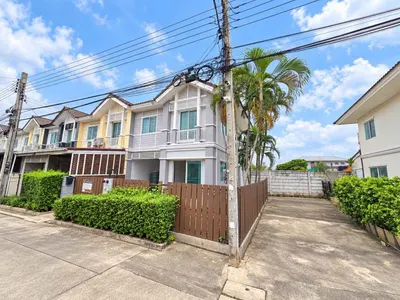 3-bed townhouse for sale near BTS Saphan Mai, photo 3 of 5
