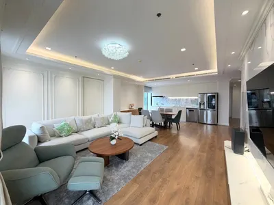 3-bed condo for sale near BTS Phrom Phong, photo 1 of 5