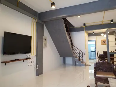 MRT 邦拍站附近的4房联排别墅出租，第1张，共5张