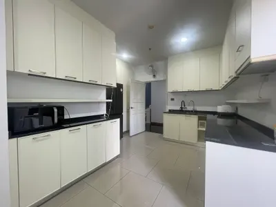 Condo 4 chambres à louer près de la station MRT Thailand Cultural Centre, photo 3 sur 5