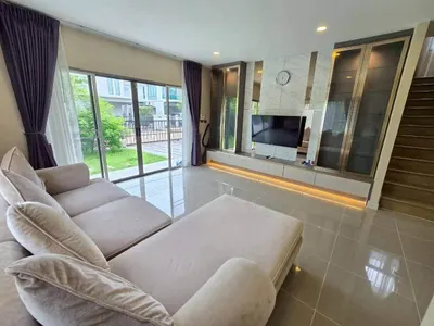 4-bed house for rent at Perfect Place Rama 9-KrungthepKreetha, photo 2 of 5