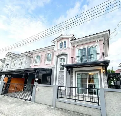 Maison 4 chambres à louer à Golden Neo Ladprao-Kaset Nawamin, photo 1 sur 5