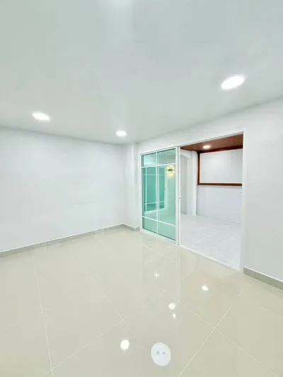 Maison 3 chambres à vendre près de la station MRT Bang Rak Yai, photo 5 sur 5