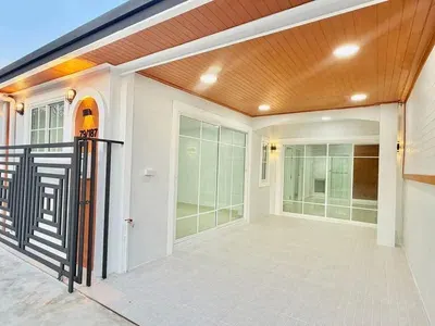 Maison 3 chambres à vendre près de la station MRT Bang Rak Yai, photo 2 sur 5