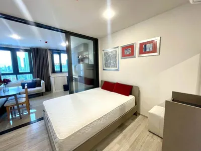 1-bed condo for rent at XT HUAIKHWANG, photo 1 of 5