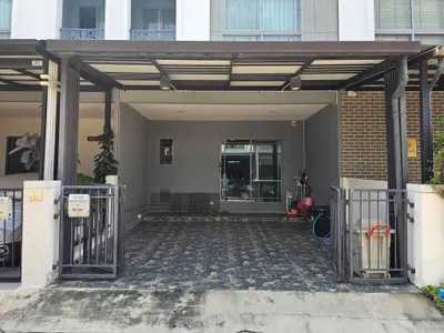 MRT 政瓦他那14站附近的4房联排别墅出售，第2张，共5张