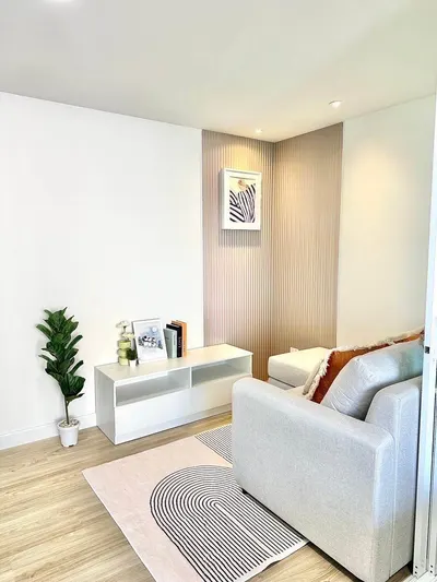 1-bed condo for rent near MRT Huai Khwang, photo 3 of 5